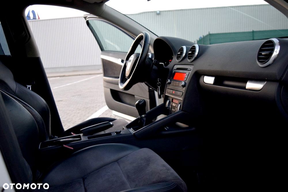 Audi A3 Sportback 1.9 TDI DPF S line Sportpaket plus - 12