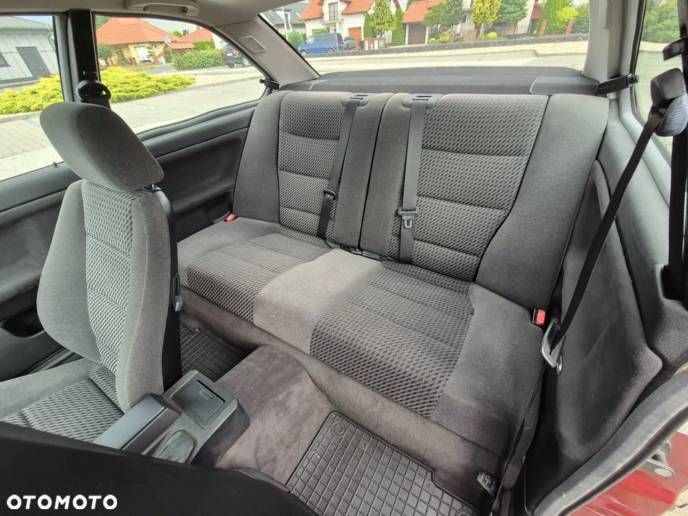 BMW Seria 3 320i Cabriolet - 11