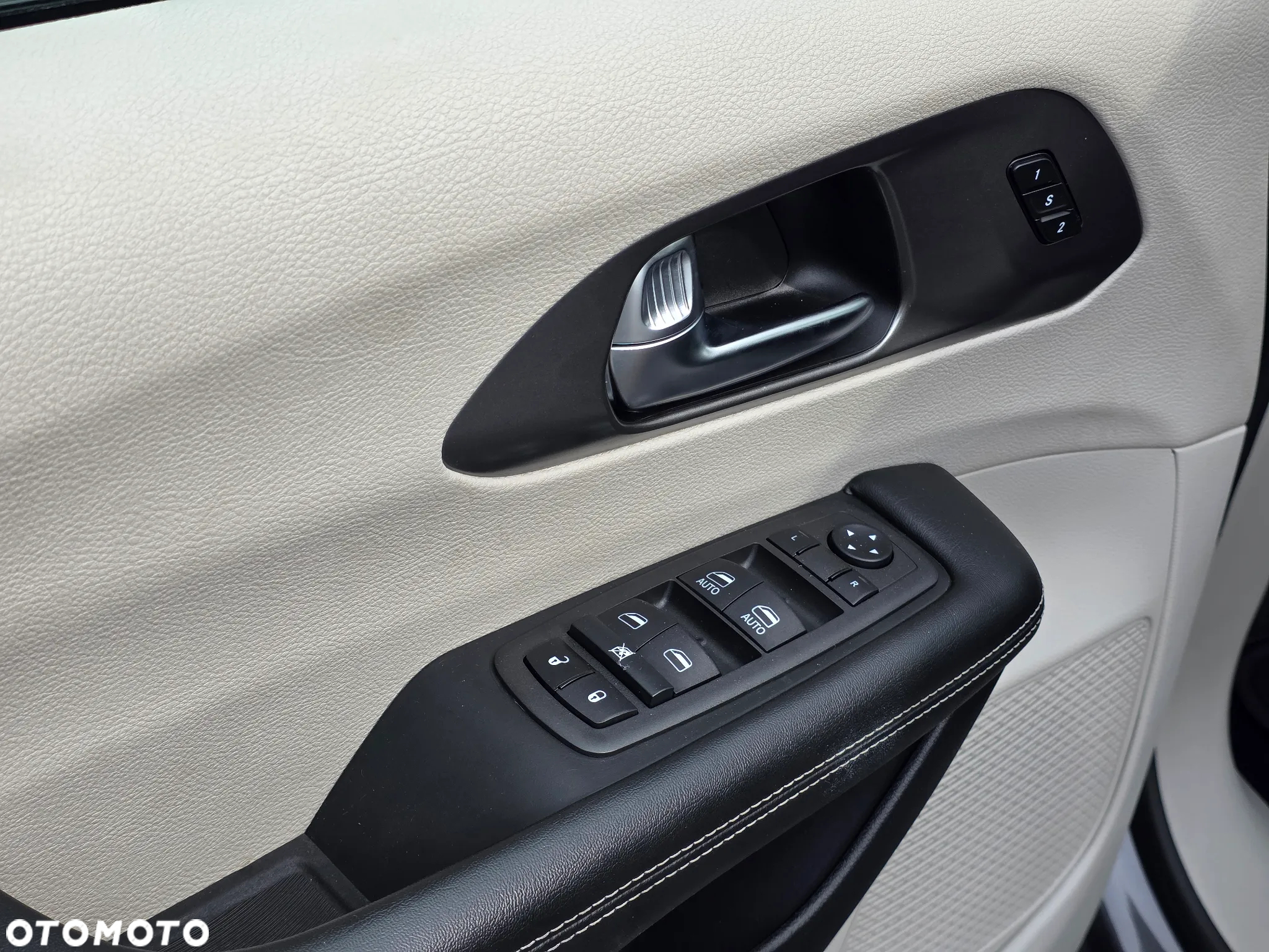 Chrysler Pacifica - 28