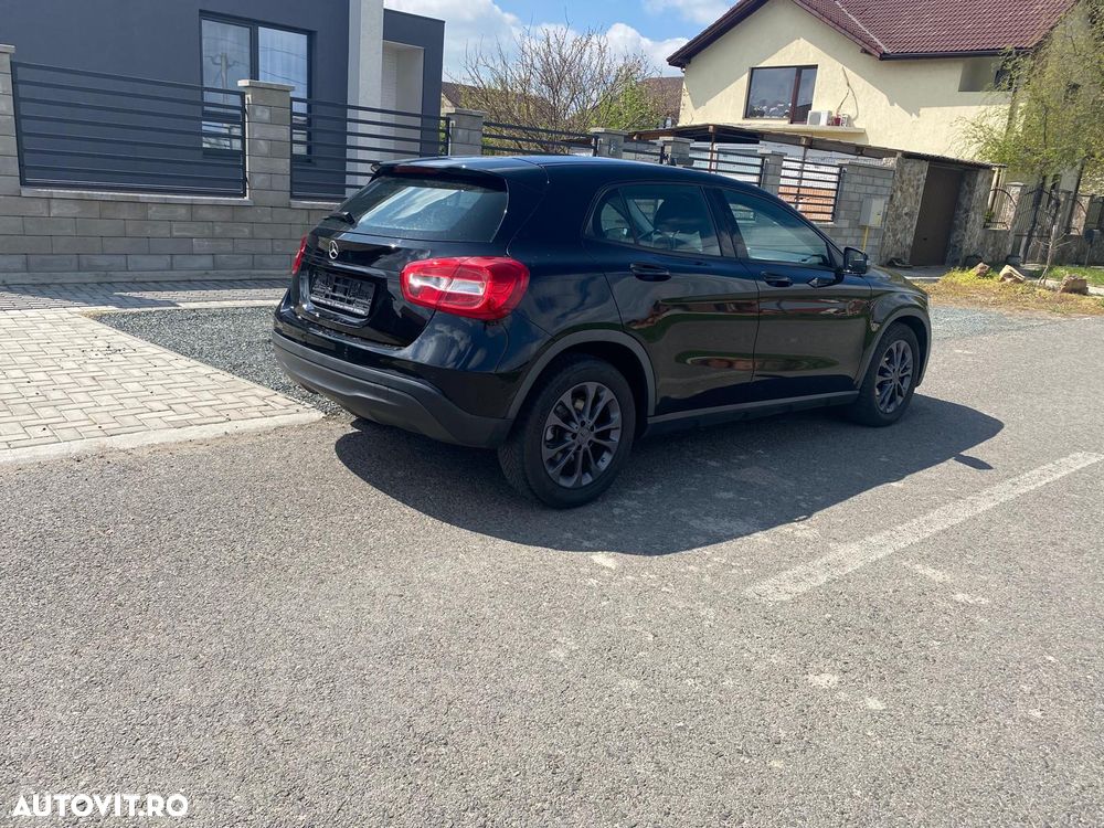Mercedes-Benz GLA 200 d Urban - 3