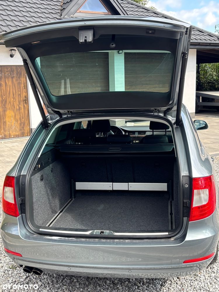 Skoda Superb 2.0 TDI Elegance DSG - 22