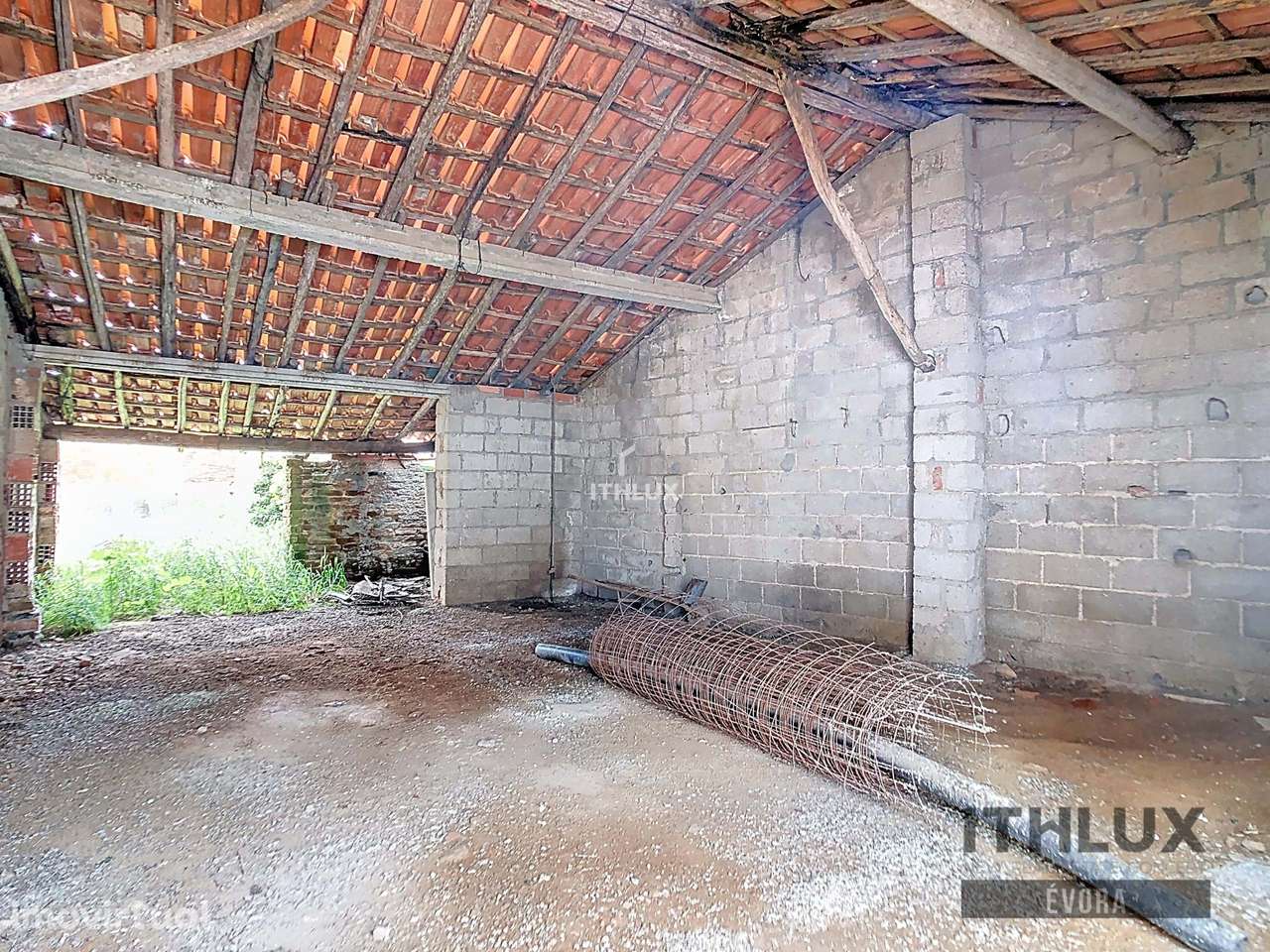 Imóvel com potencial no centro de Montoito - Grande imagem: 2/6