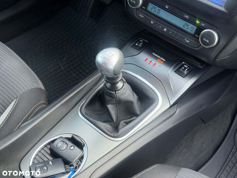 Toyota Avensis 2.0 D-4D Premium - 26