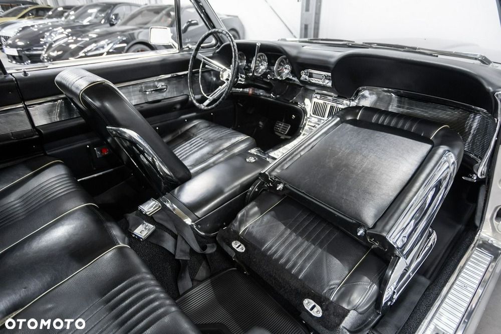 Ford Thunderbird - 30