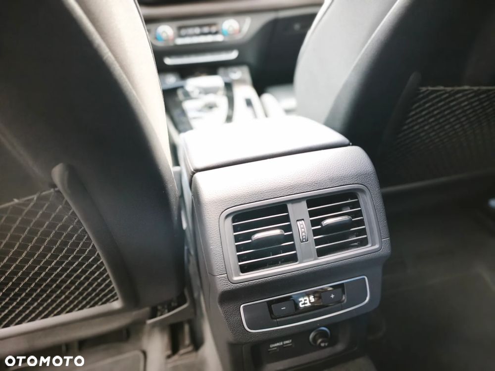 Audi Q5 55 TFSIe quattro S tronic S line - 24