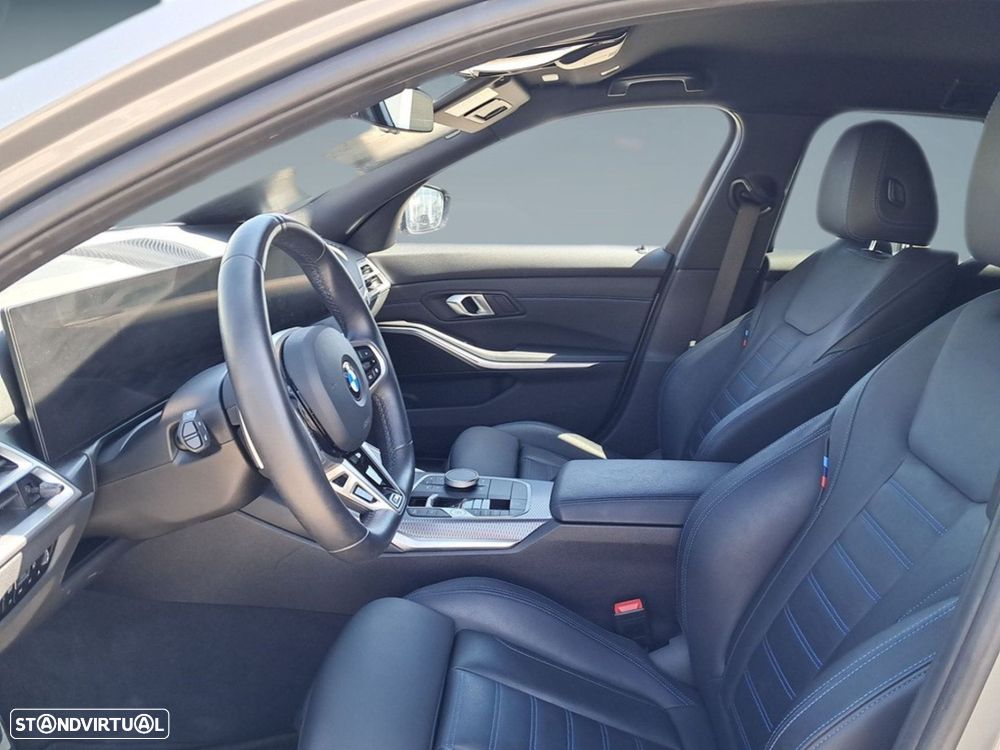 BMW 320 d Pack Desportivo M Auto - 11