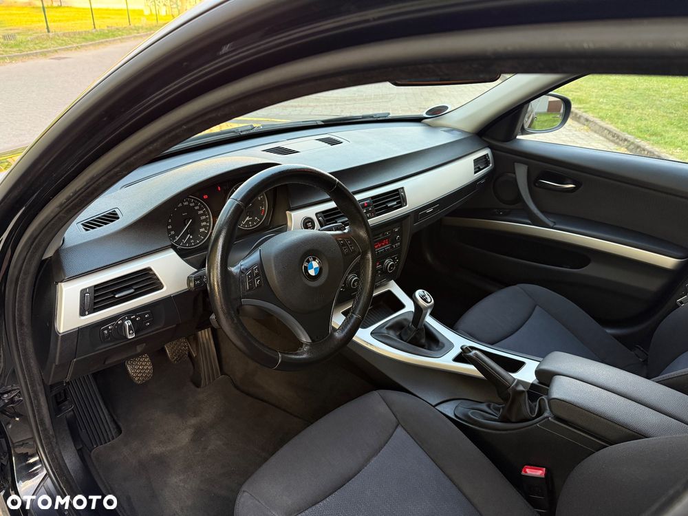BMW Seria 3 320i - 14