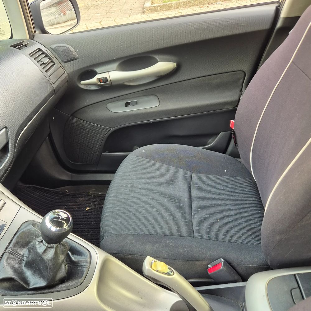 Toyota Auris 1.4 D-4D - 6
