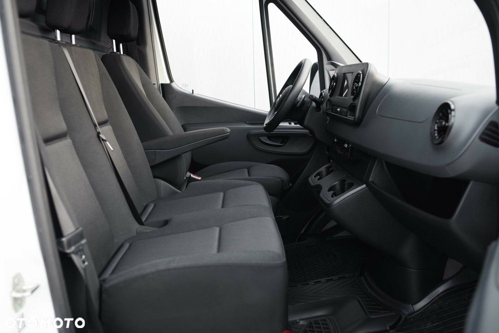 Mercedes-Benz Sprinter - 23