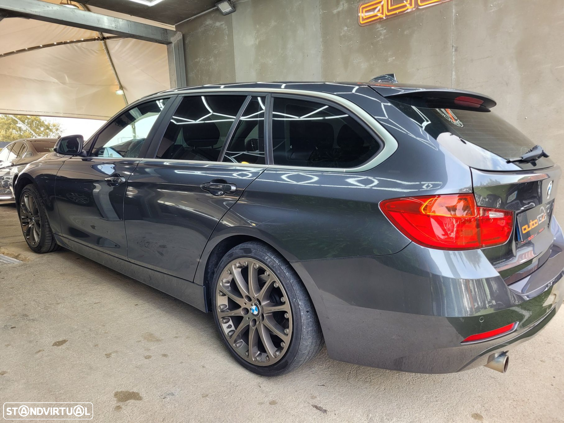 BMW 320 d Touring EfficientDynamics Auto - 29