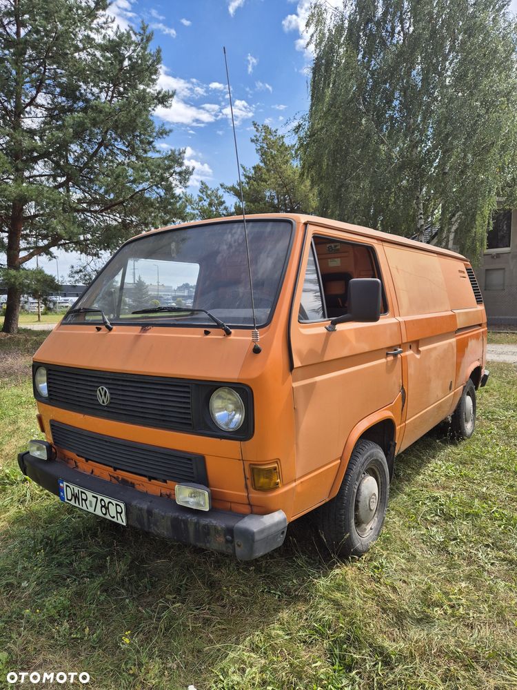 Volkswagen Transporter - 1