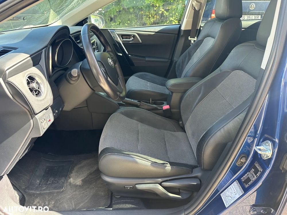 Toyota Auris 1.8 L VVT-i TS Hybrid Sol+ - 3