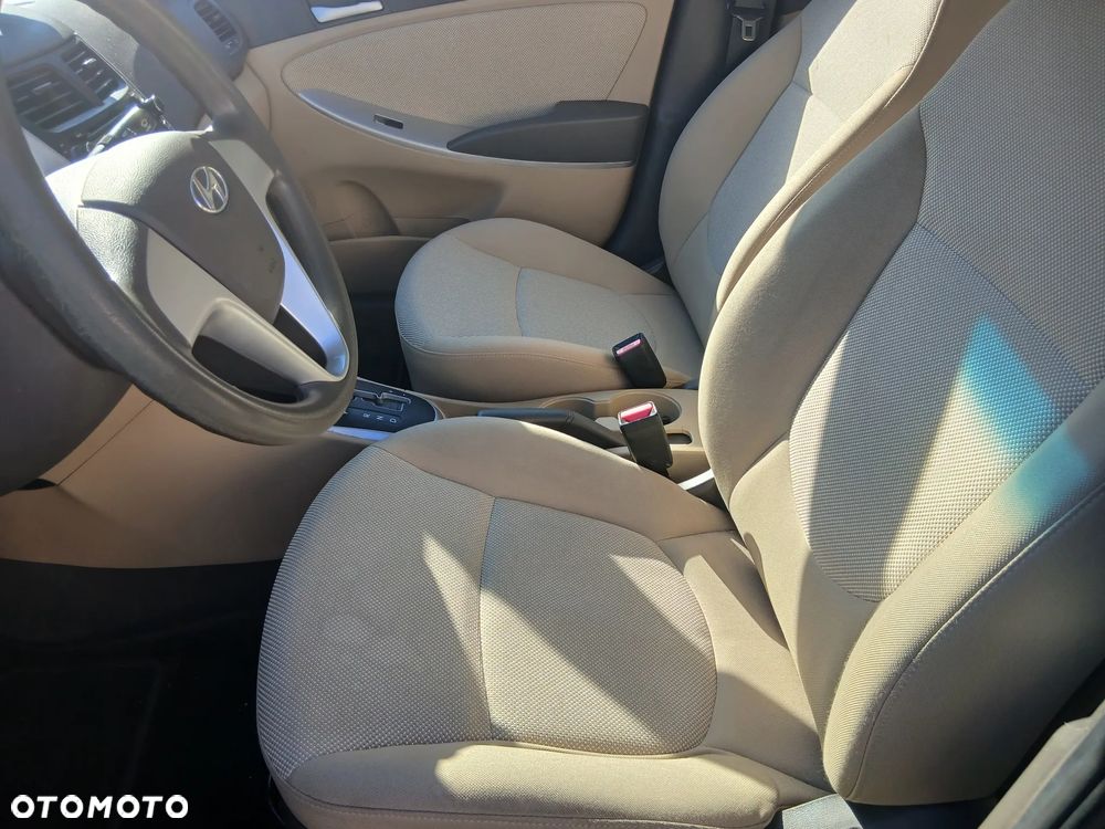 Hyundai Accent - 8