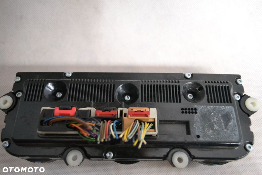 PN13 PANEL KLIMATYZACJI GOLF V - 3