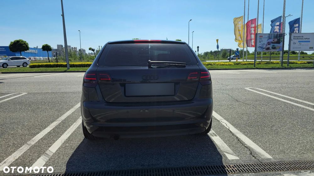 Audi A3 Sportback 1.6 TDI DPF Ambiente - 4