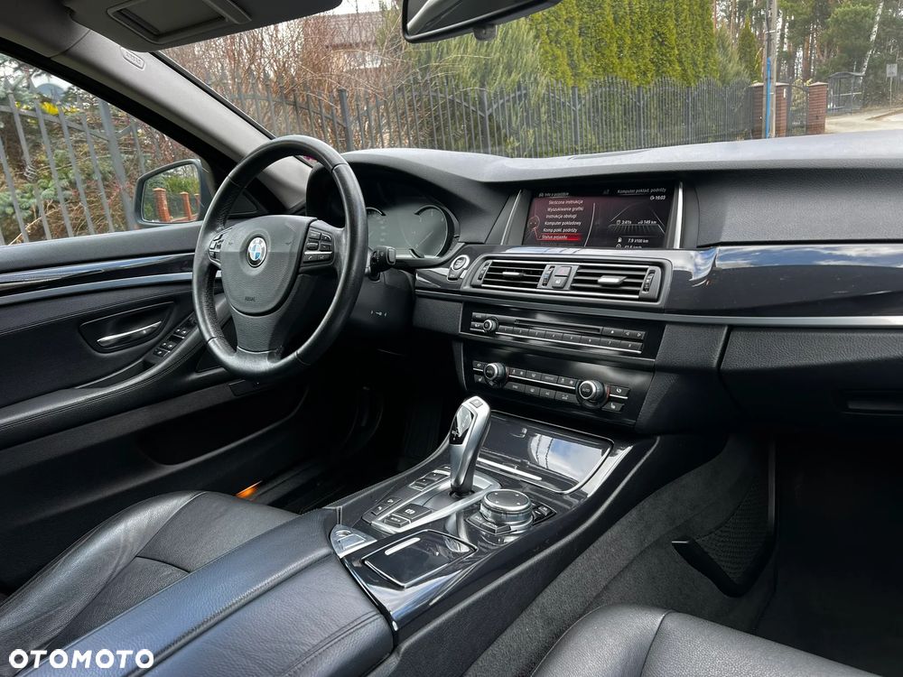 BMW Seria 5 525d xDrive Sport-Aut - 25