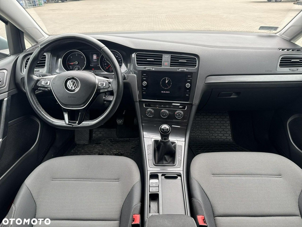 Volkswagen Golf - 22