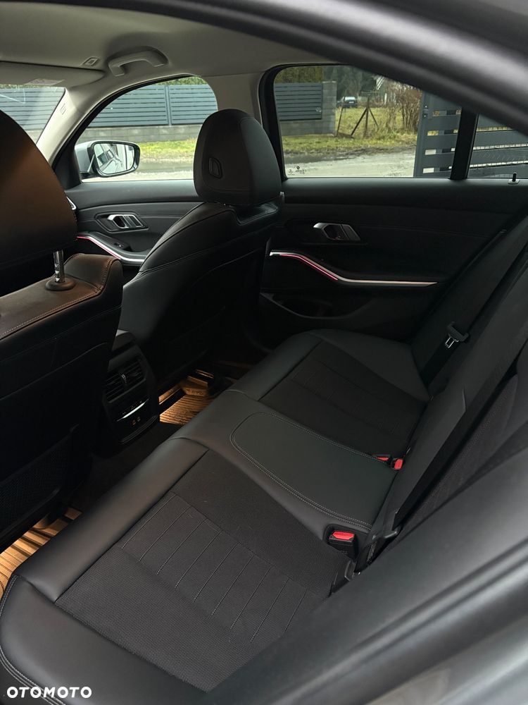 BMW Seria 3 318i Sport Line - 11