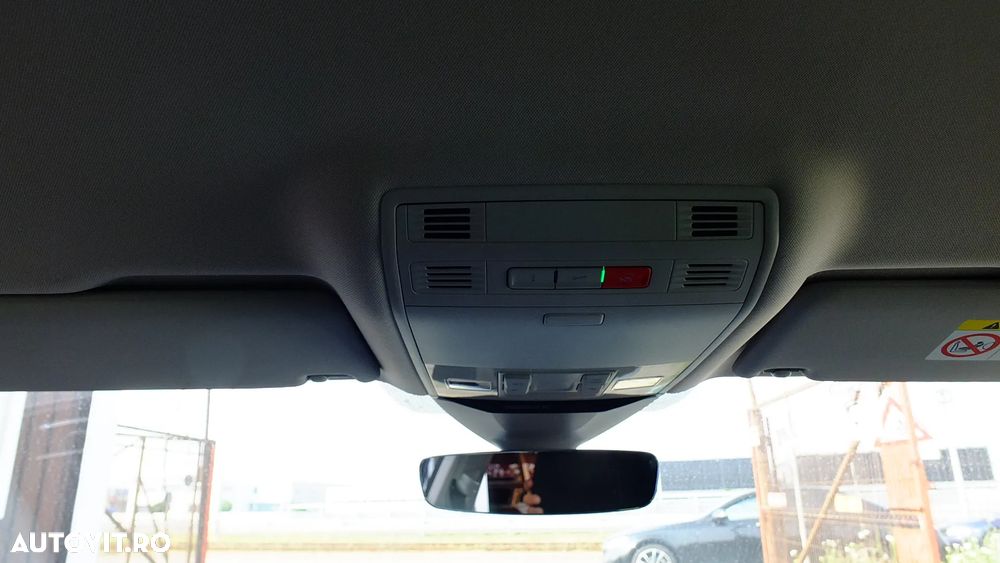 Volkswagen Passat Variant 2.0 TDI SCR DSG BlueMotion Comfortline - 26