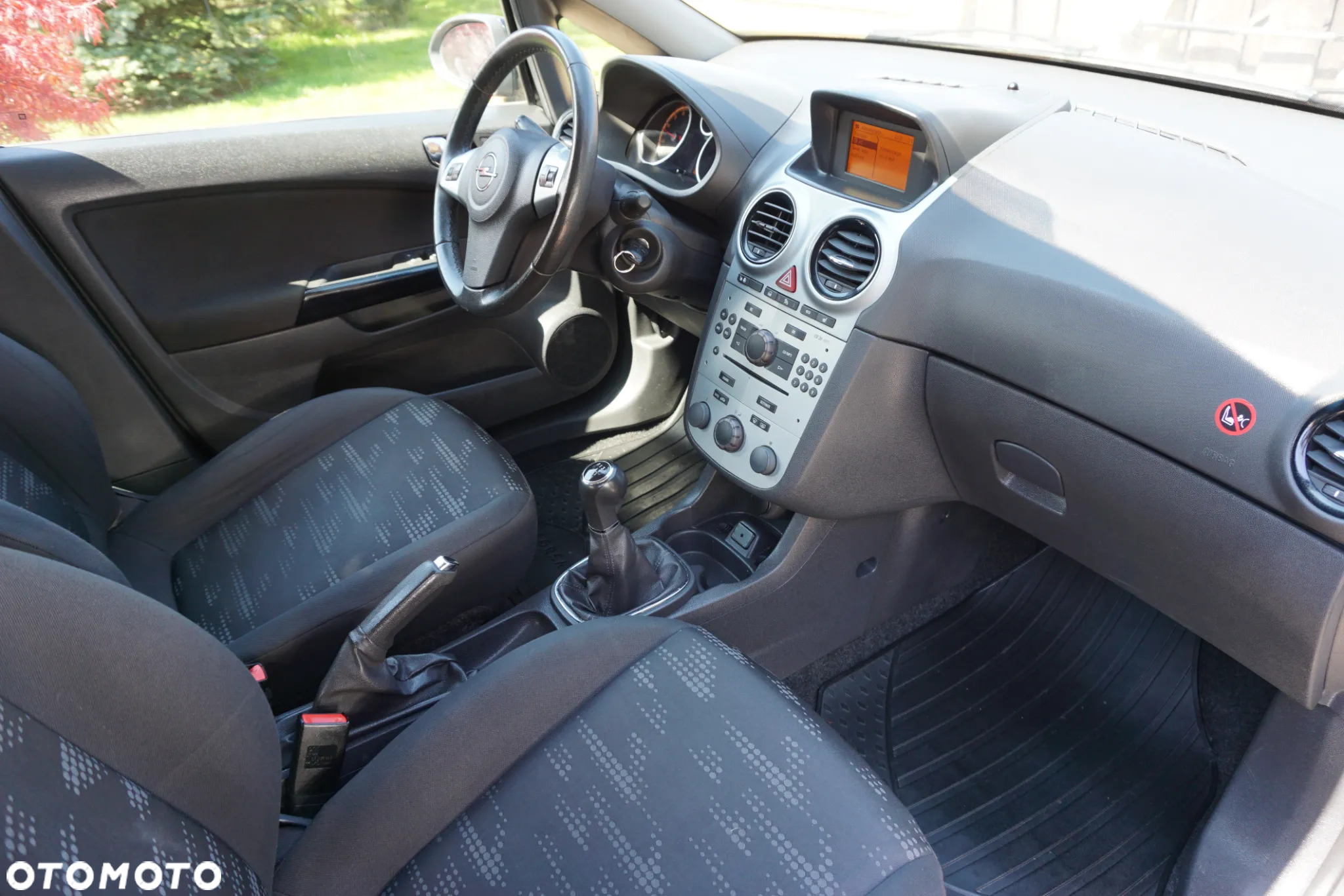 Opel Corsa 1.2 16V Essentia - 4
