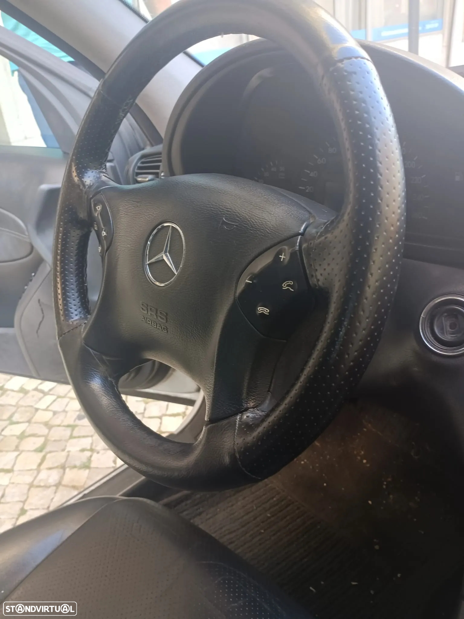 Mercedes-Benz 220 - 18
