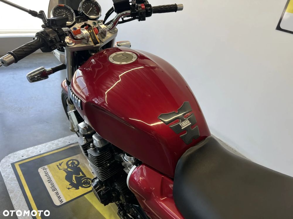 Yamaha XJR - 19