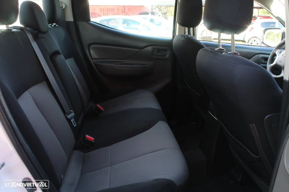 Mitsubishi L200 2.4 DI-D CD Invite 4WD - 10