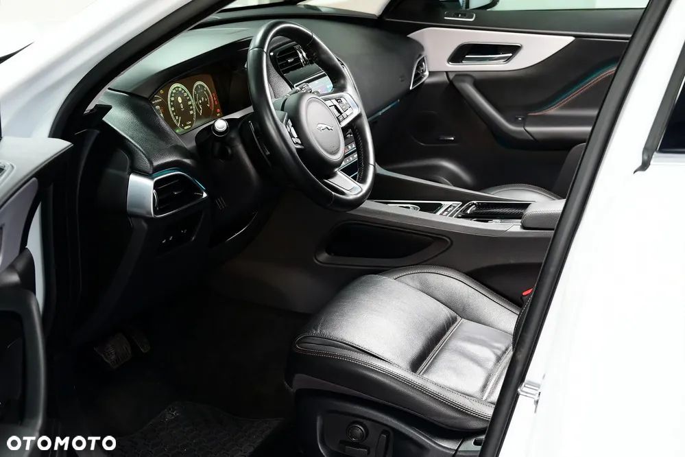 Jaguar F-Pace - 7