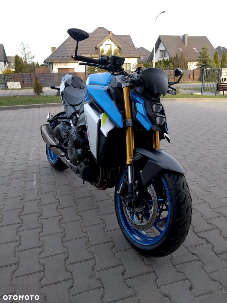 Suzuki GSX - 7