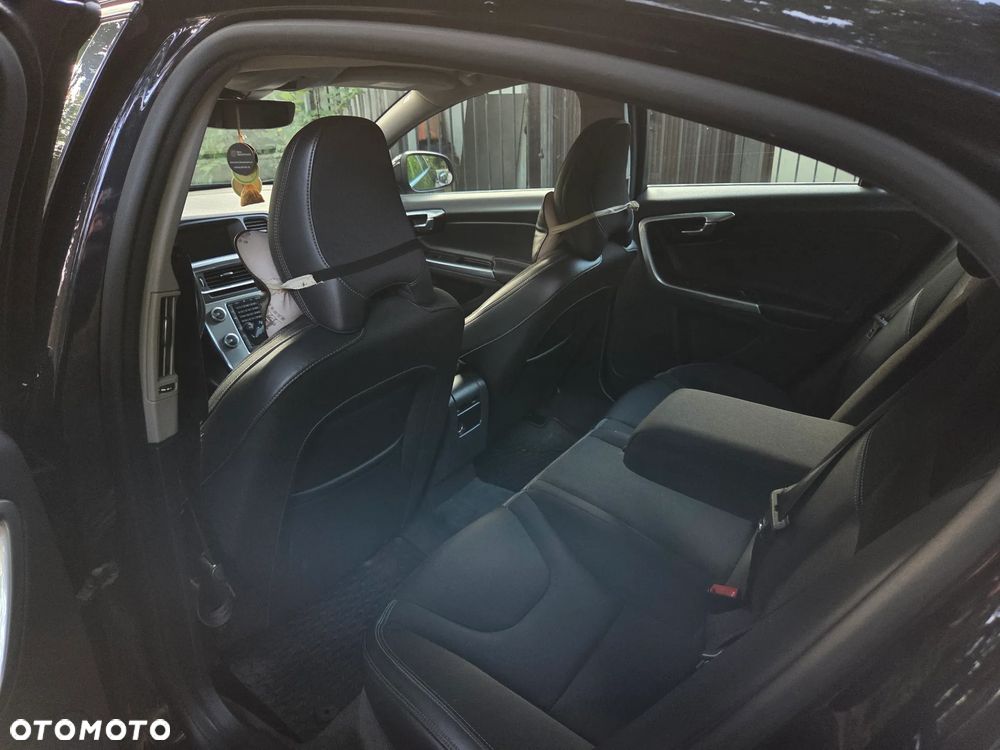 Volvo S60 D3 Drive-E Momentum - 30
