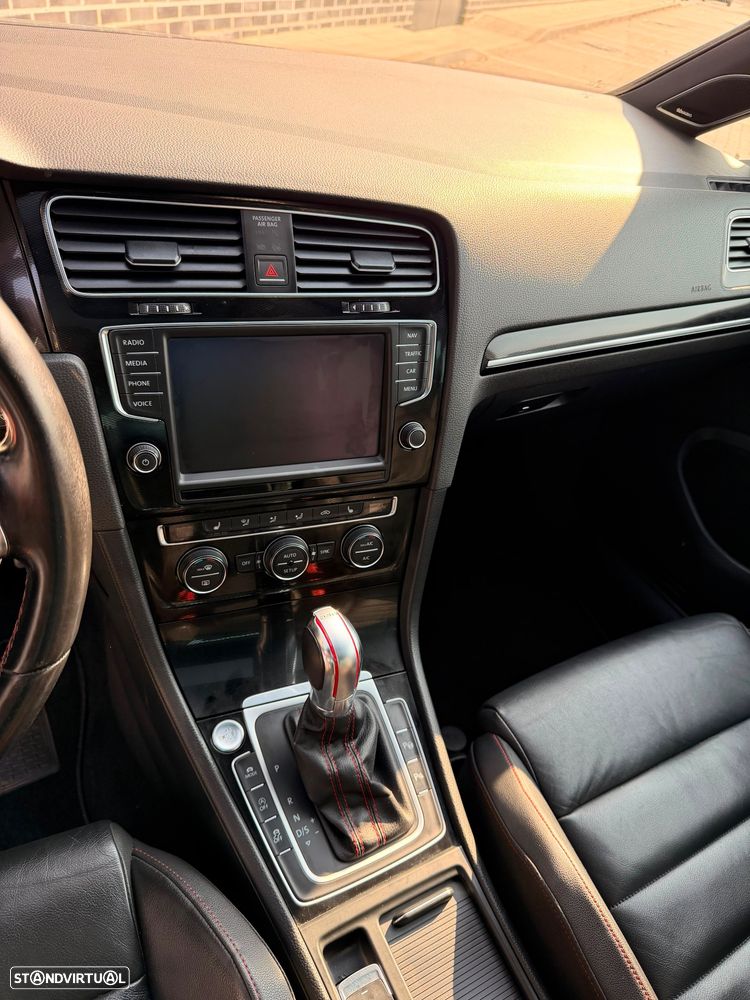 VW Golf GTI Performance BlueMotion DSG - 11