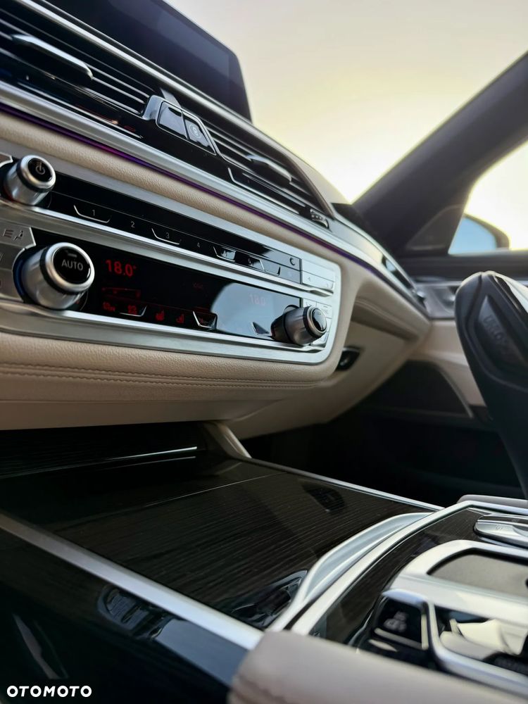 BMW Seria 7 750d xDrive - 27