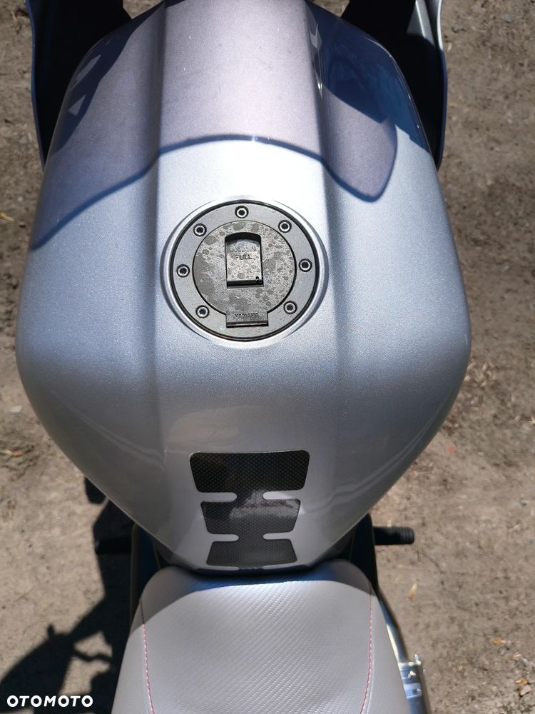 Yamaha FZS - 11