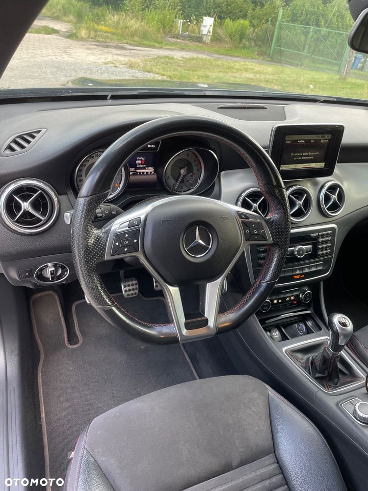 Mercedes-Benz GLA - 23