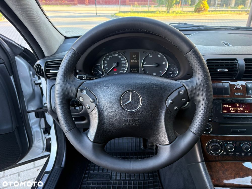 Mercedes-Benz Klasa C 200 CDI Elegance - 31
