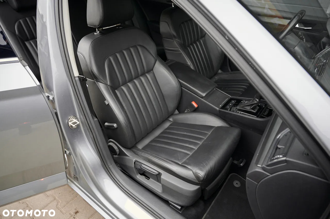 Skoda Superb 2.0 TDI DSG Premium Edition - 9