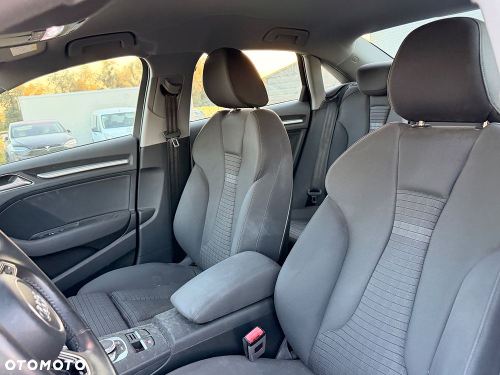 Audi A3 Limousine 30 TFSI design - 18