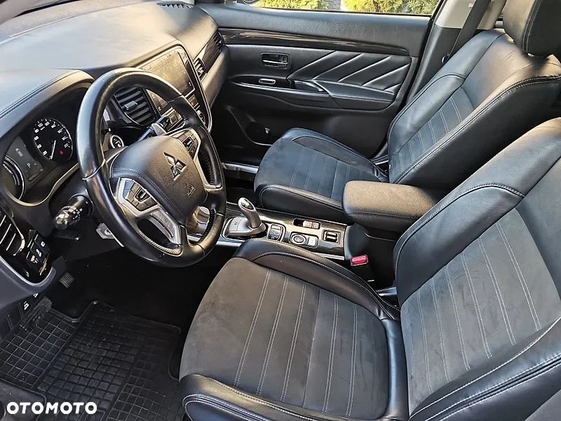 Mitsubishi Outlander 2.0 4WD Plus - 7