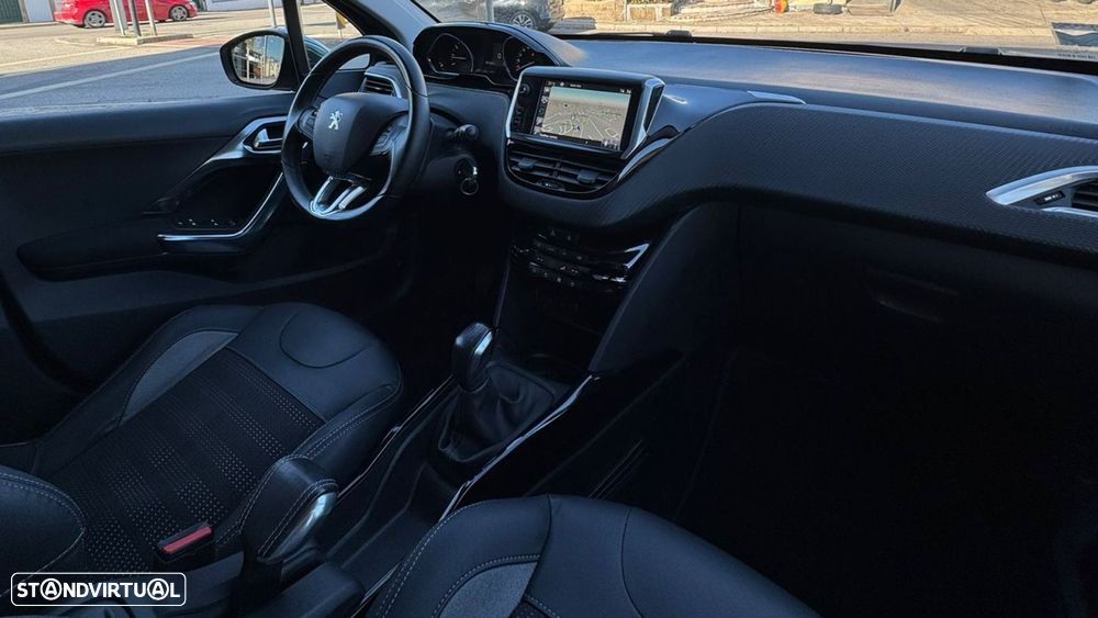 Peugeot 2008 1.2 PureTech Allure - 21