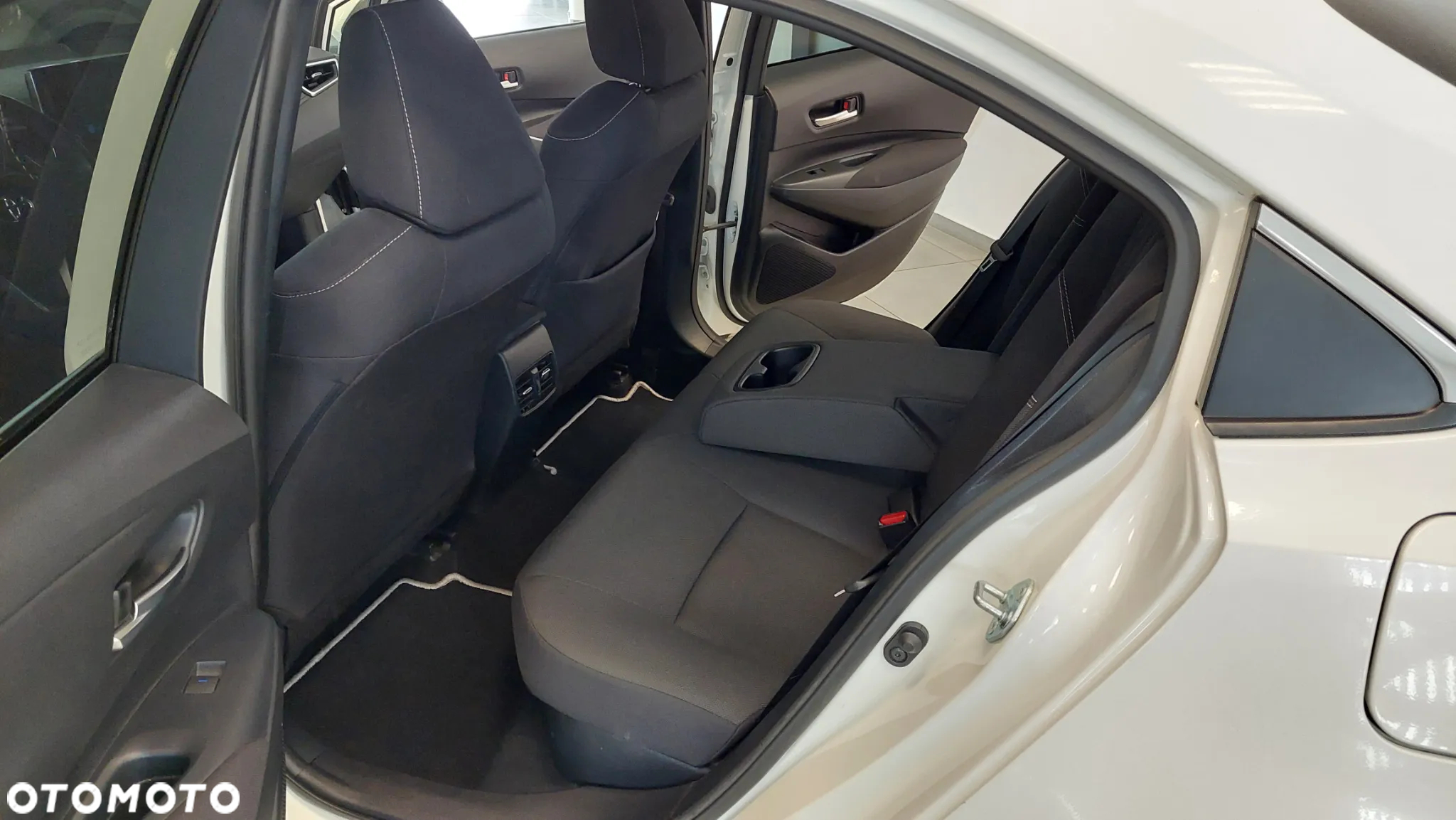 Toyota Corolla 1.8 Hybrid Comfort - 33