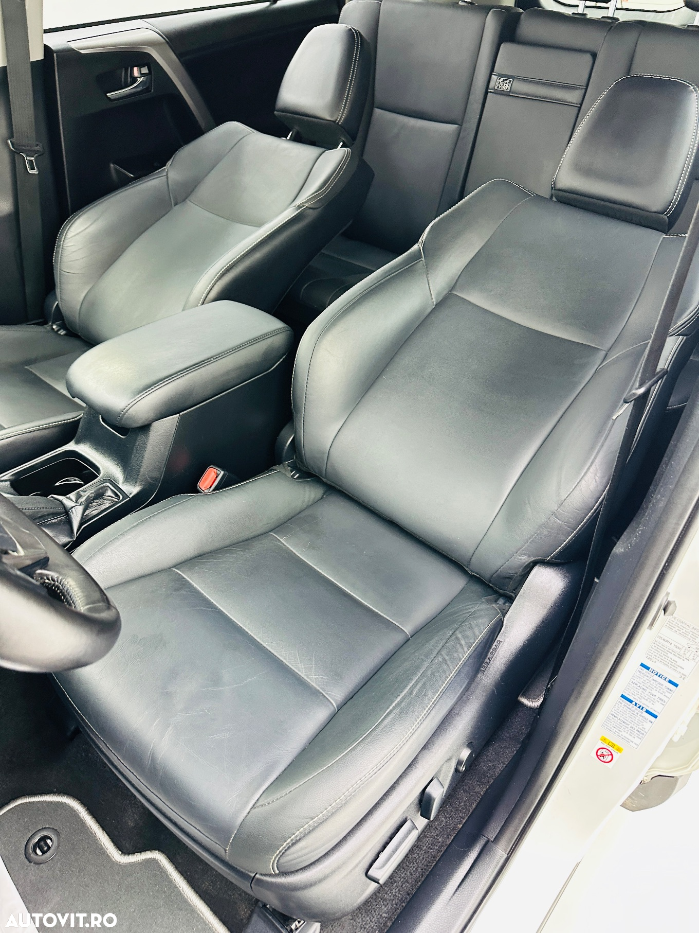 Toyota RAV4 2.5 VVT-i HSD 4x2 Executive - 17