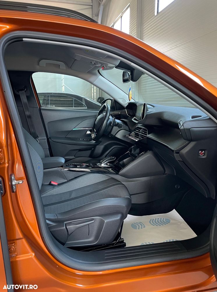 Peugeot 2008 1.2 L PureTech STT EAT8 GT Line - 25