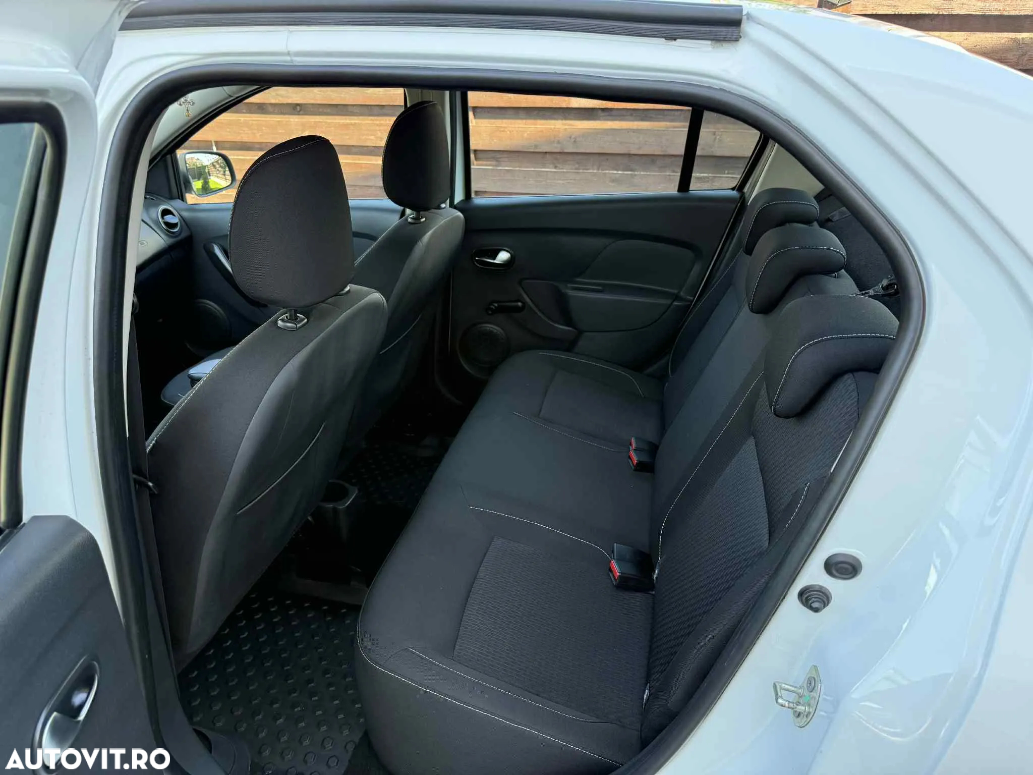 Dacia Logan 0.9 TCe Laureate - 6
