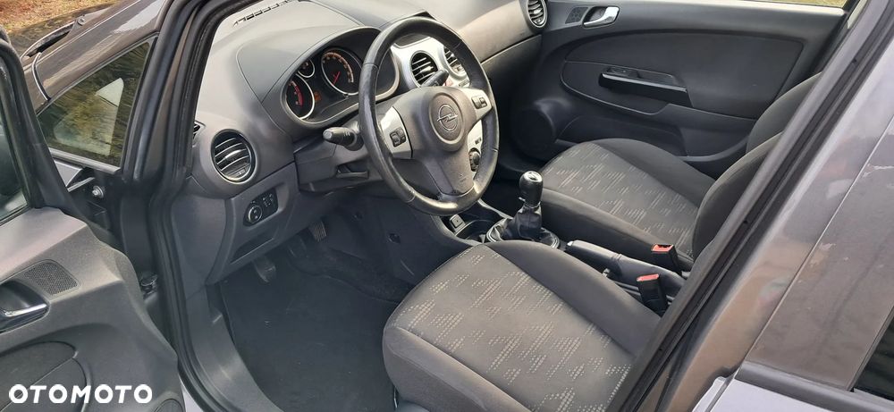 Opel Corsa 1.4 16V Satellite - 12