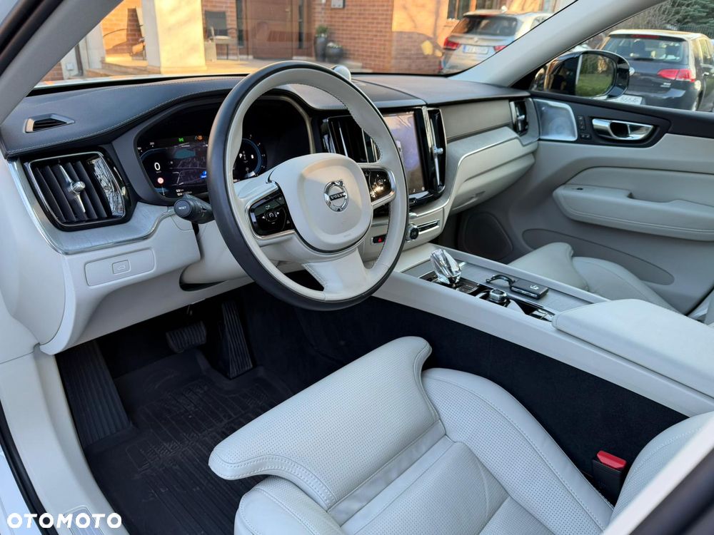 Volvo XC 60 B5 D AWD Ultimate Dark - 7