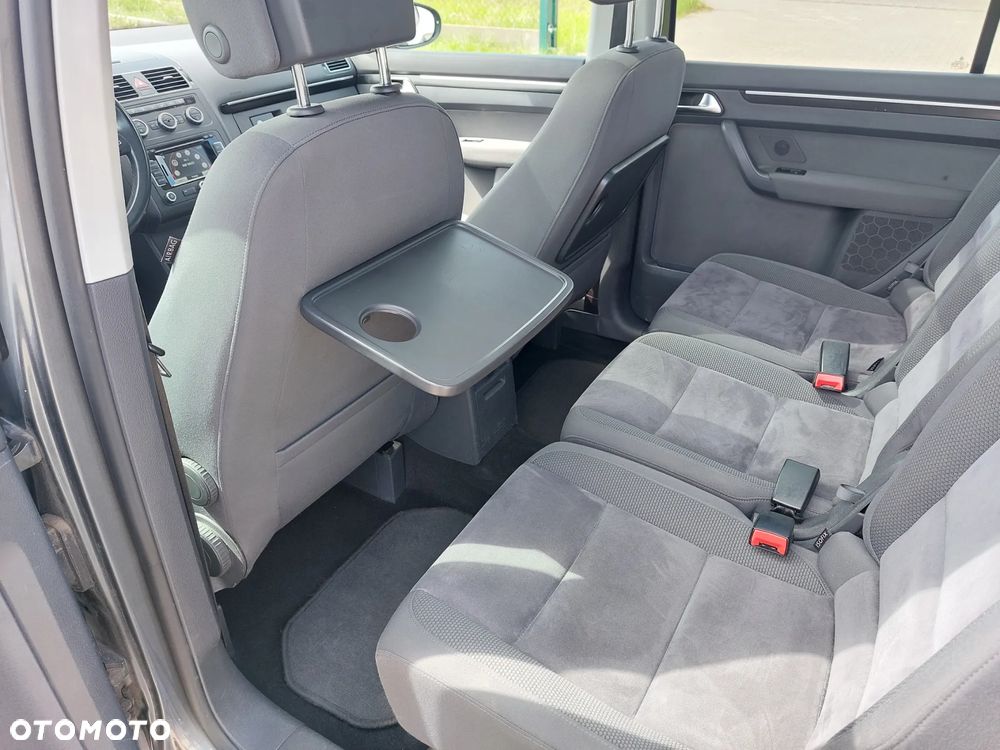 Volkswagen Touran 2.0 TDI DPF Highline DSG - 28