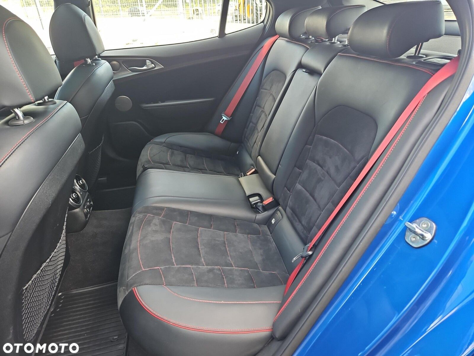 Kia Stinger - 12