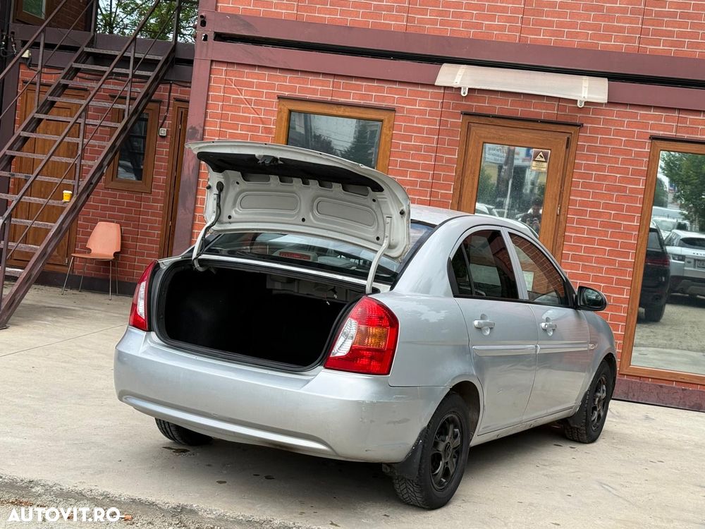 Hyundai Accent - 25