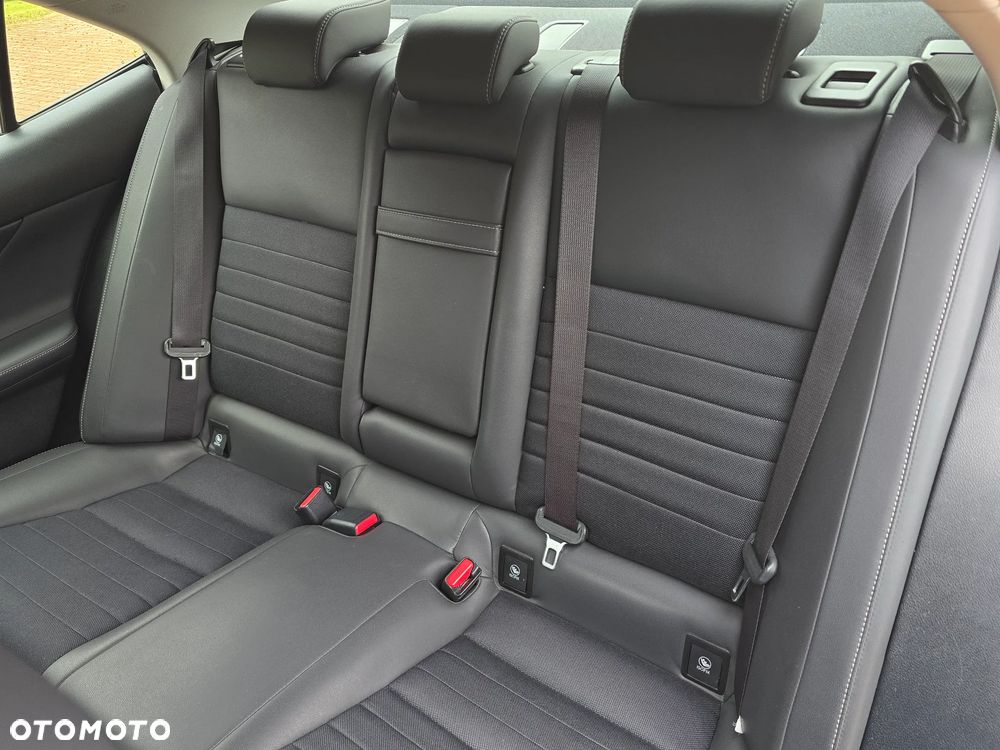 Lexus IS 200t / 300 Prestige - 15