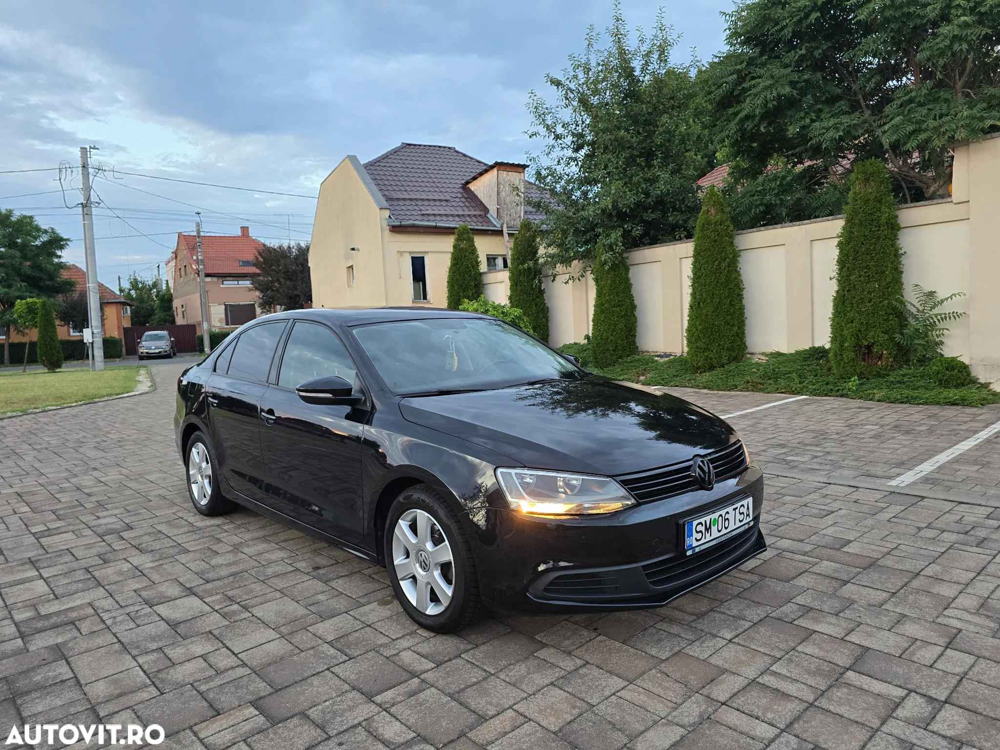Volkswagen Jetta - 2